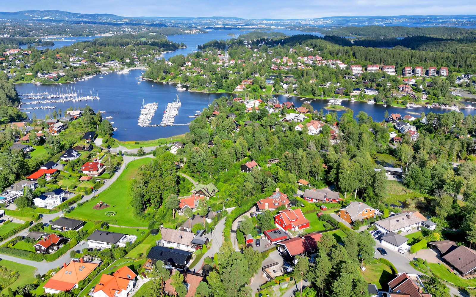 Område med Mellom-nes båthavn Galleribilde