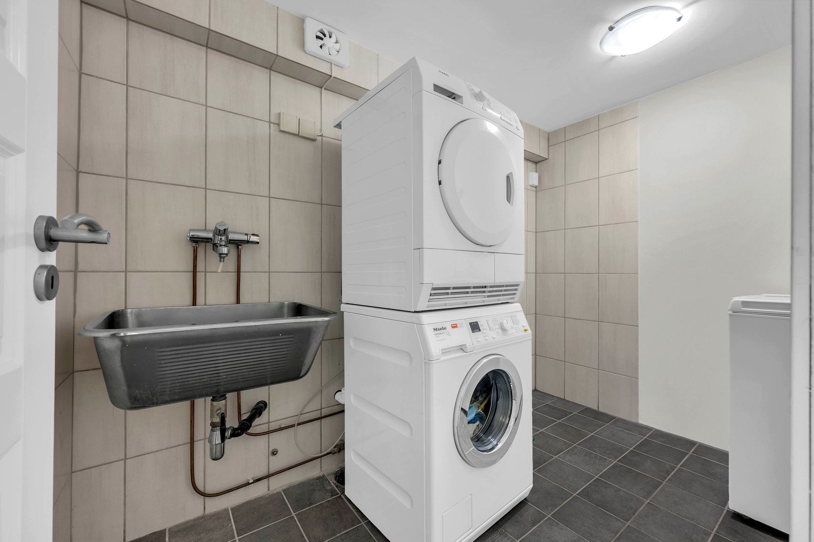 Vaskerom Galleribilde