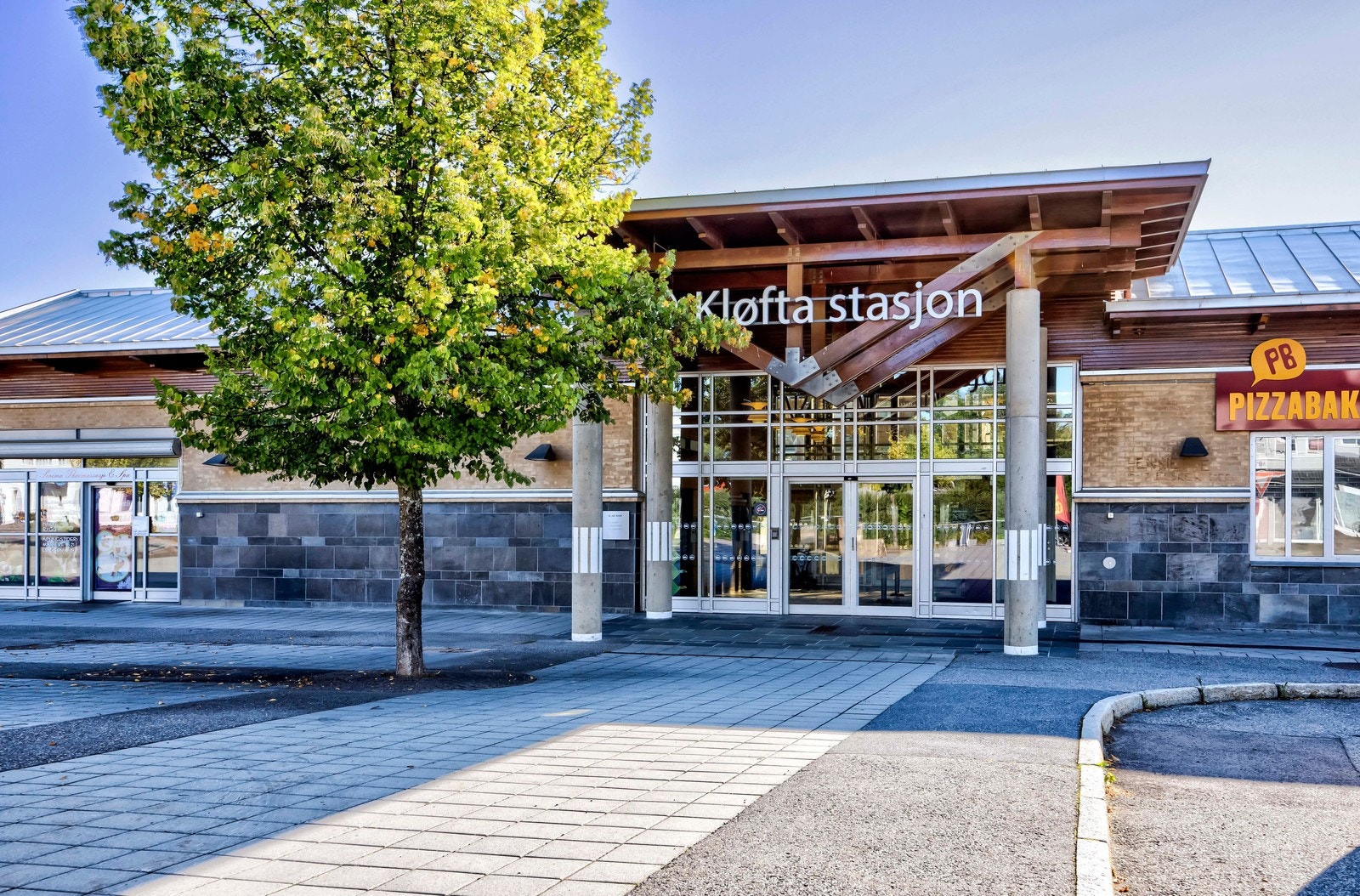 Tog og buss bare noen minutter unna Galleribilde