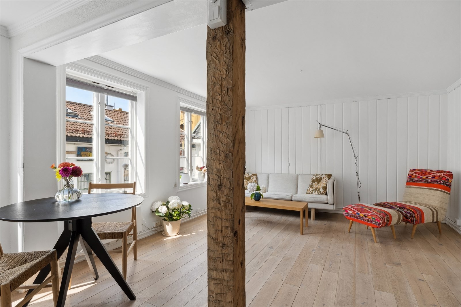 Panelovner i kjøkken, stue og gang er fra 2018. Galleribilde