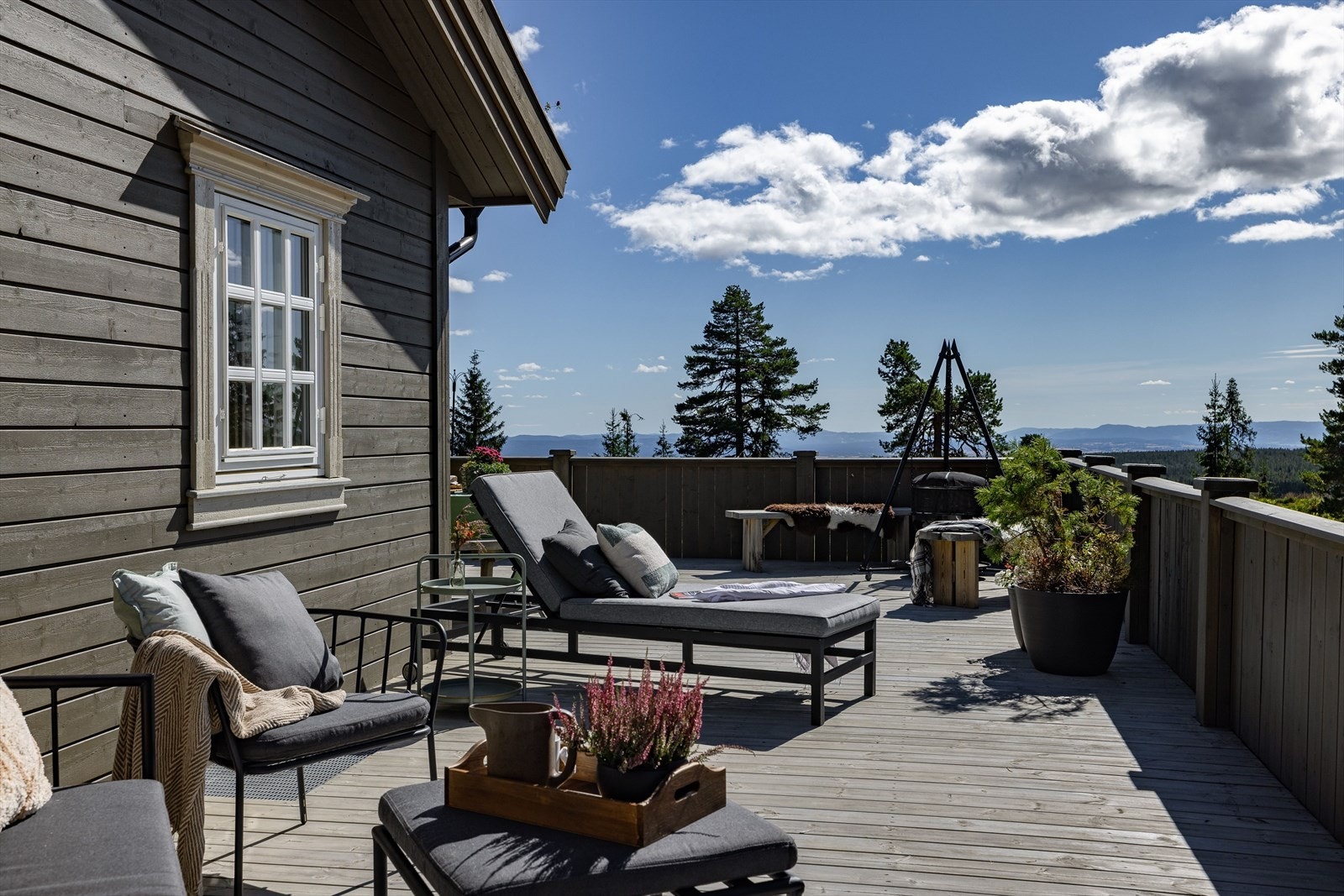 Her kan du nyte solstrålene hele året sammen med den flotte utsikten. Galleribilde