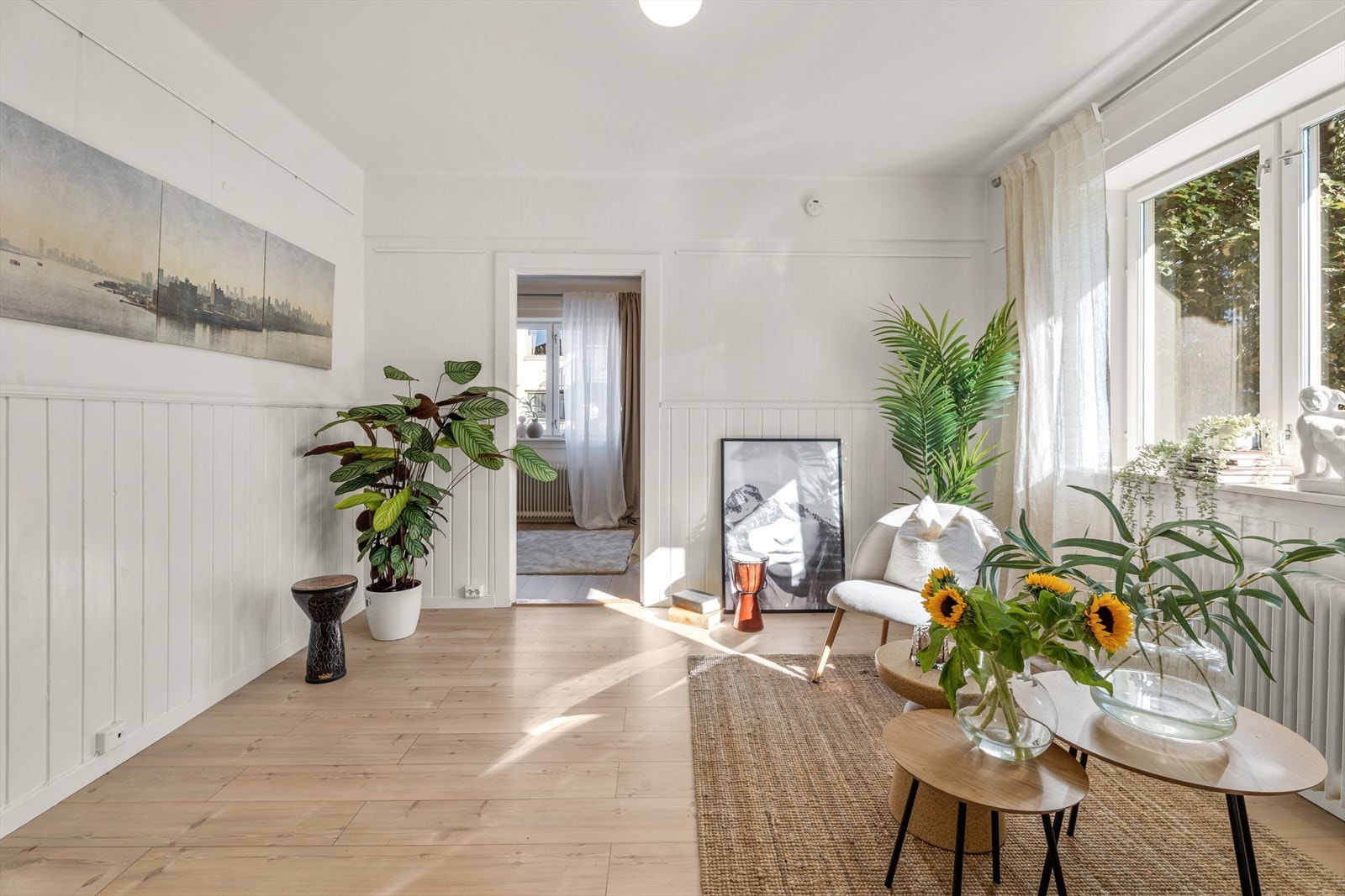 Her bor du sentralt, men tilbaketrukket fra gaten Galleribilde