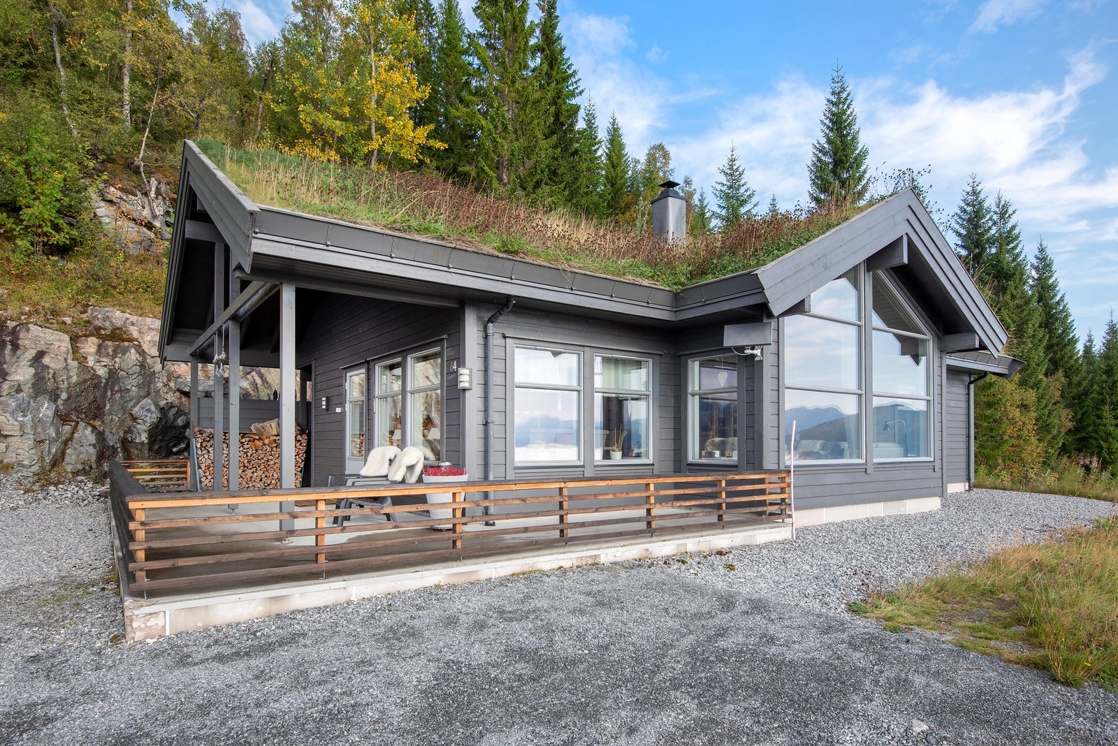 Hytta ble bygget i 2015 og fremstår som velholdt og attraktiv. Galleribilde