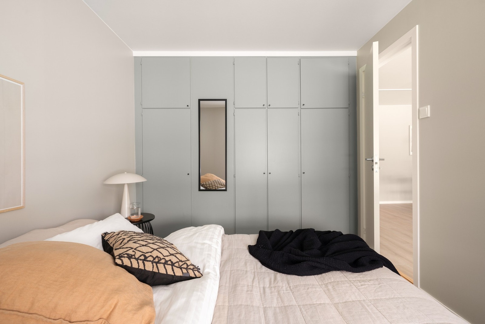 Godt med oppbevaringsplass i garderobe. Galleribilde