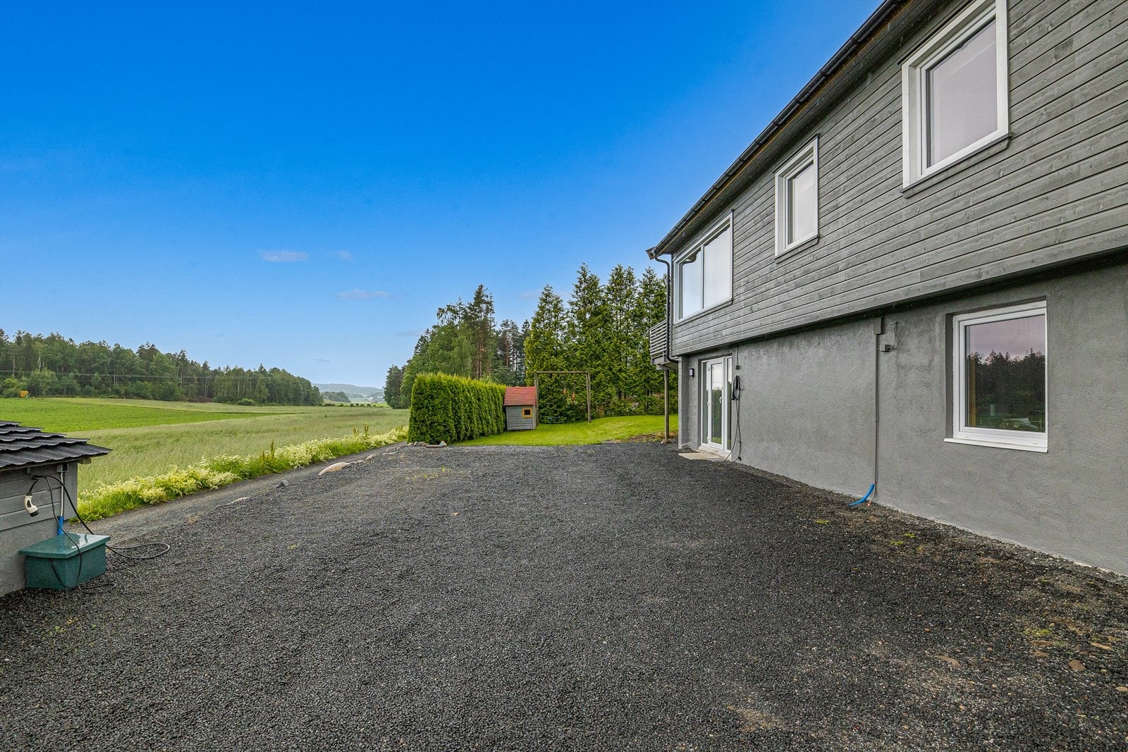 God plass til flere biler. Galleribilde