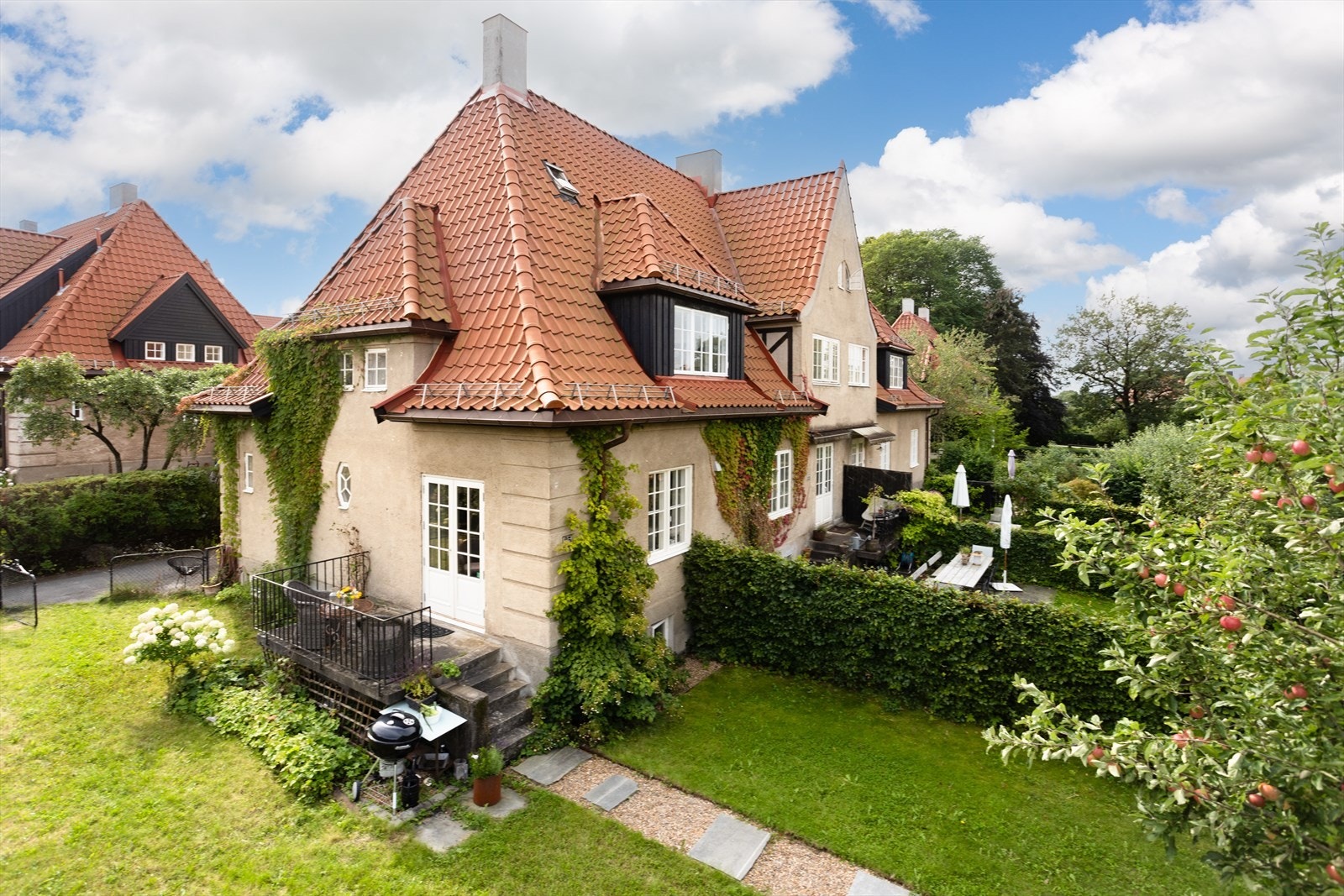 Beliggenheten på enden sørger for en skjermet, frodig og tilbaketrukket tilværelse. Galleribilde