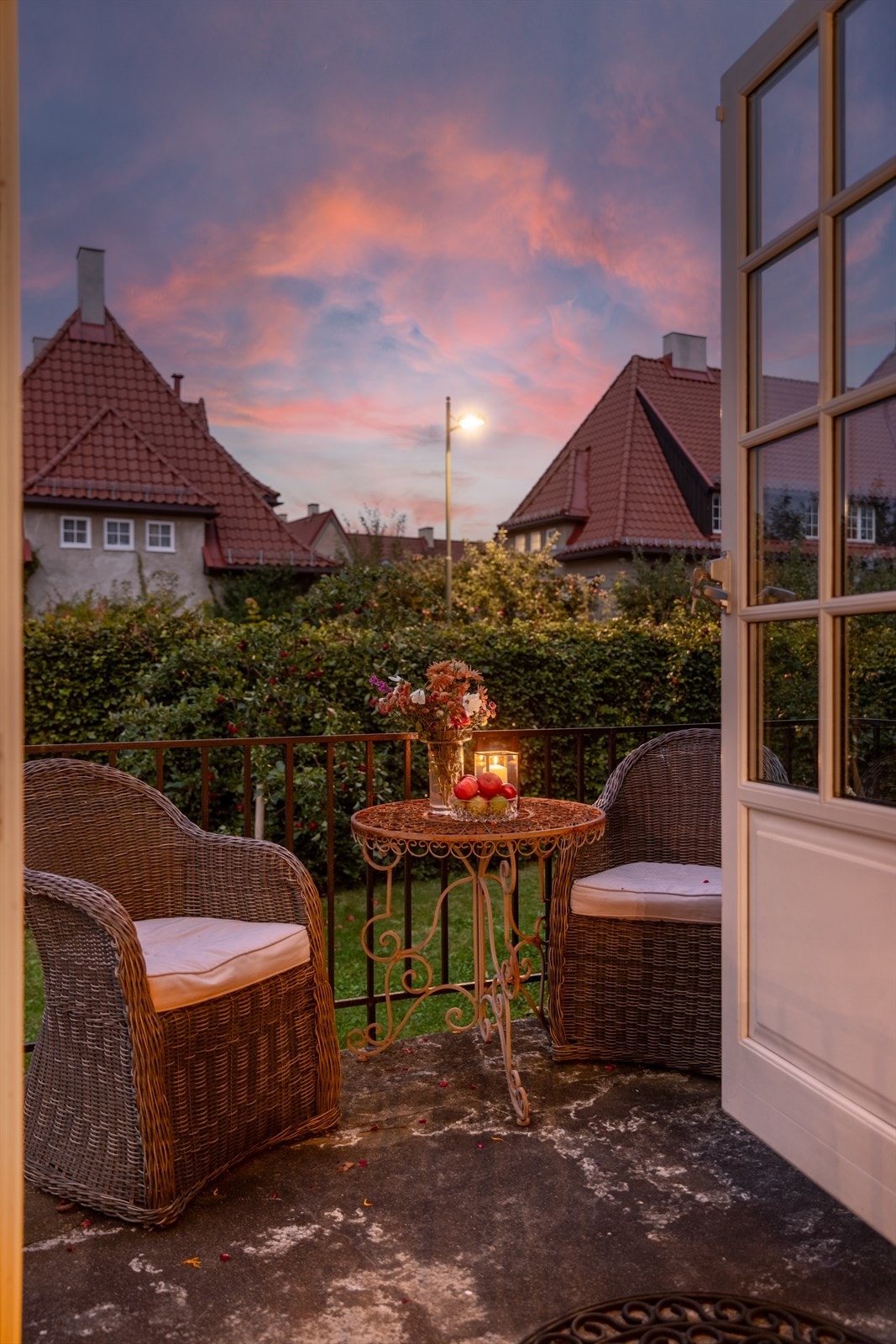 Detaljer | Fra kjøkkenet og ut til verandaen. Galleribilde