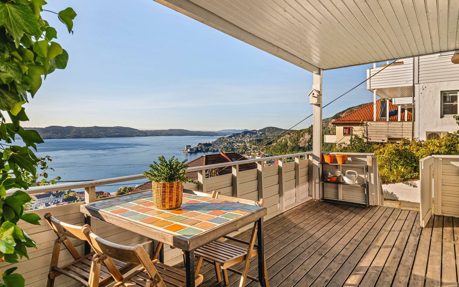 Terrassen er solrik og måler 11,8 kvadratmeter. Galleribilde