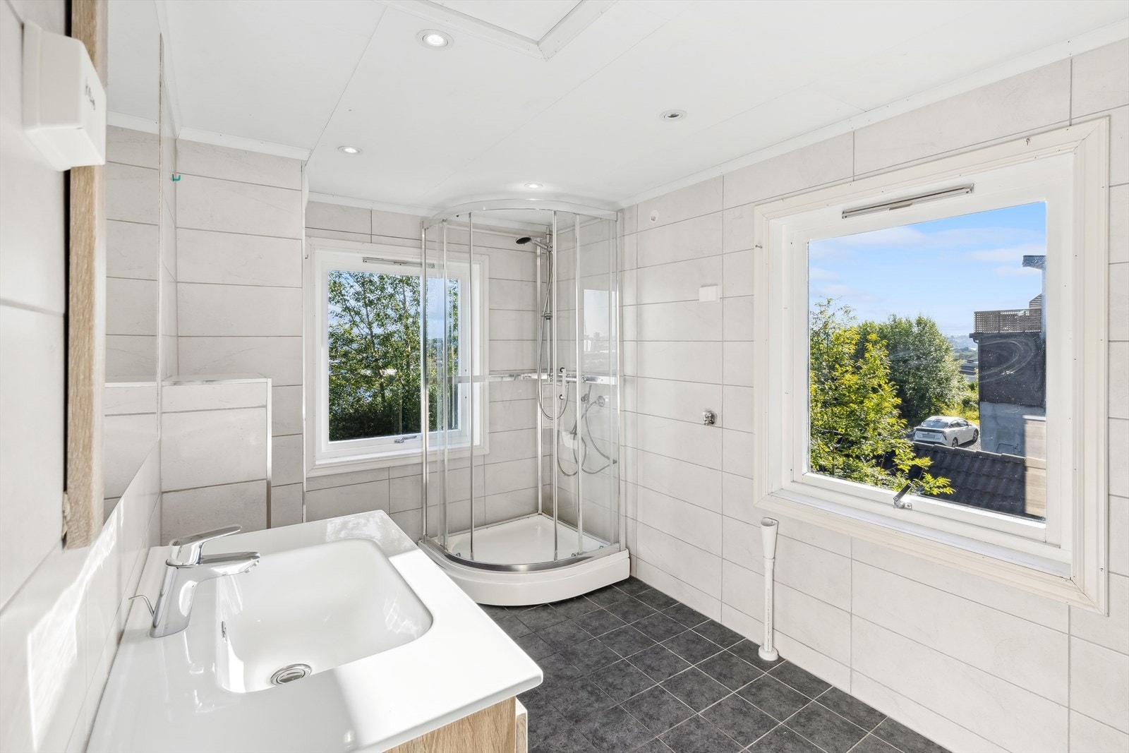 Det er opplegg for vaskemaskin på badet. Galleribilde