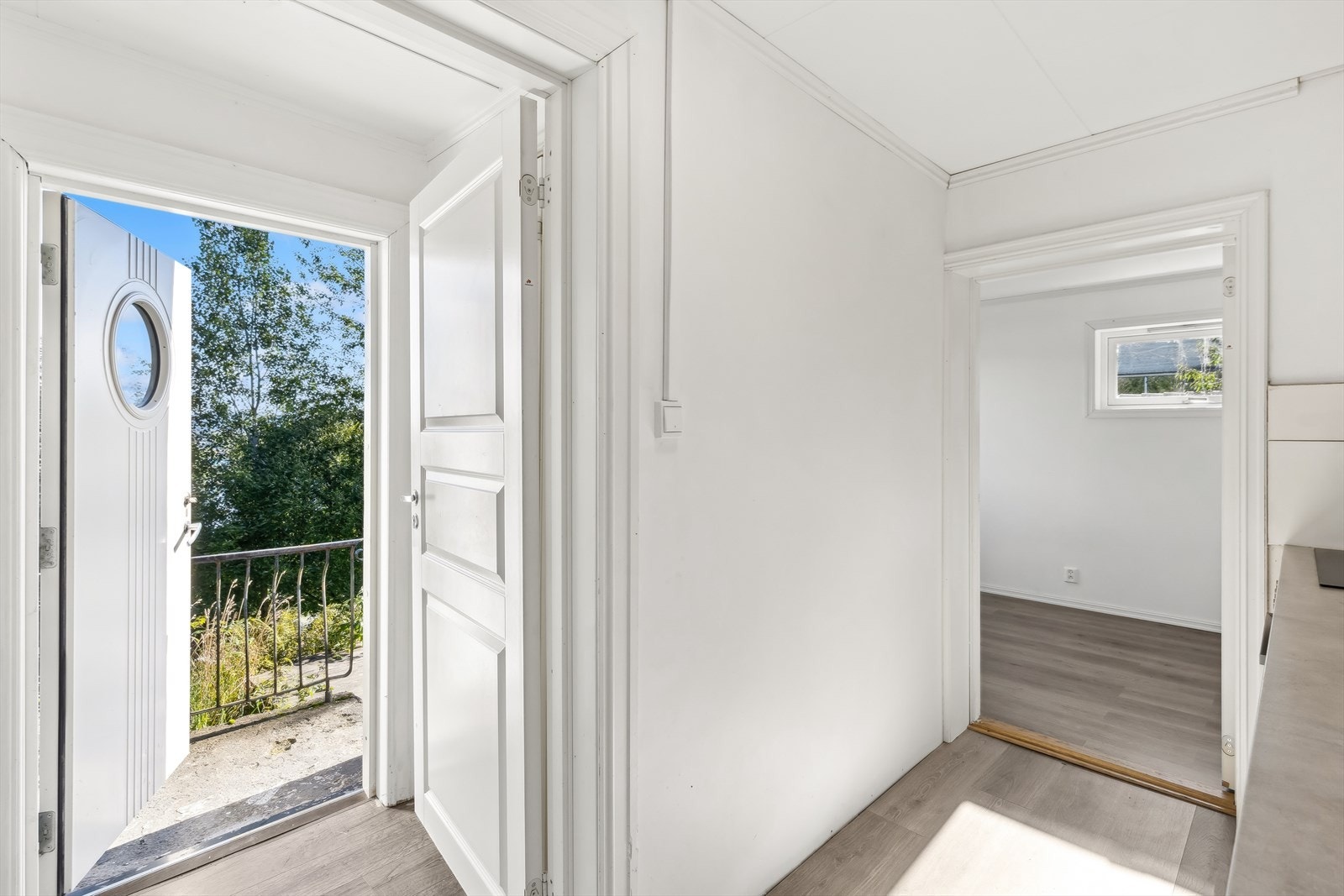 Underetasjen har egen inngang. Galleribilde
