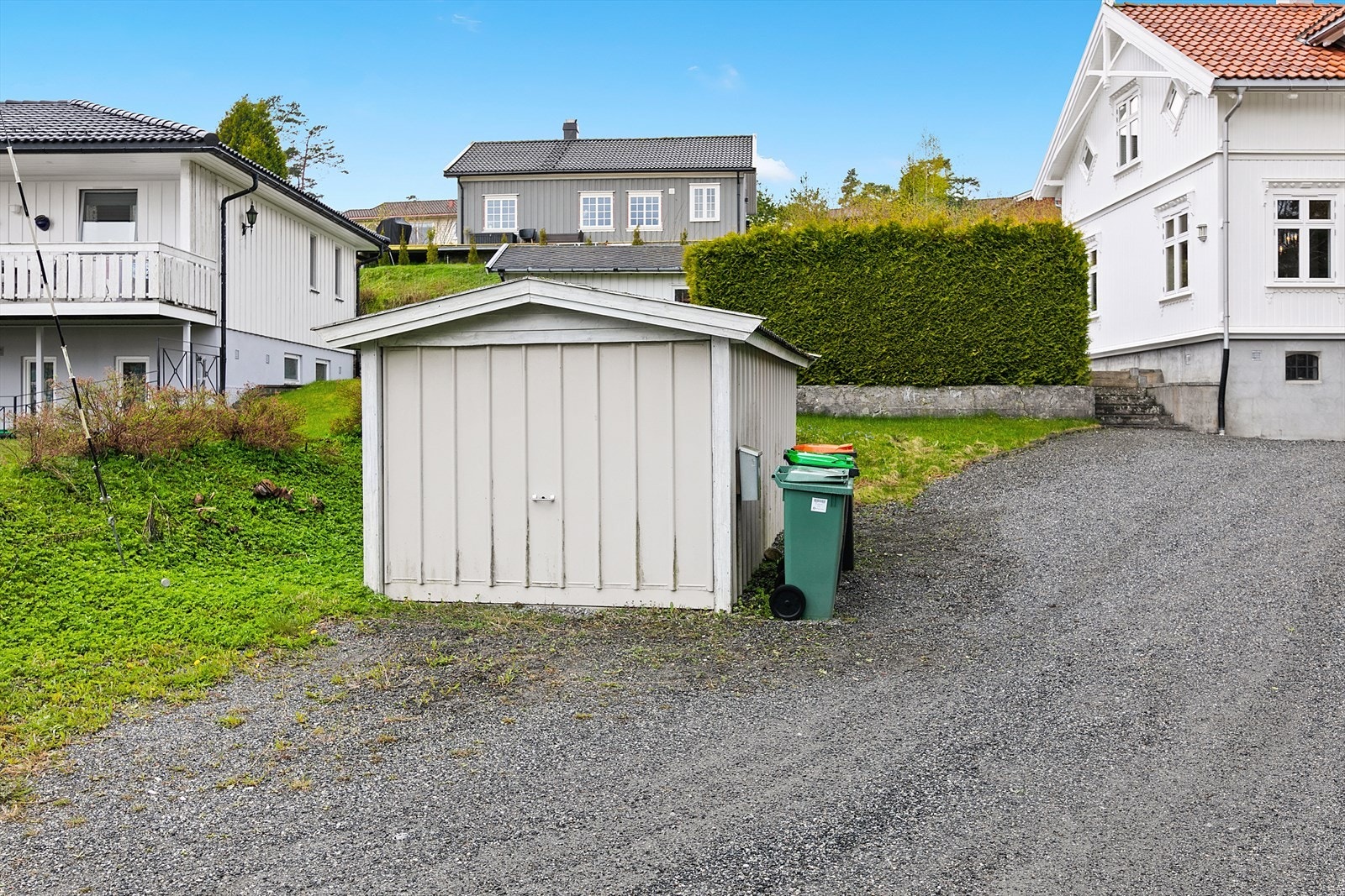 Frittstående garasje hører til boligen Galleribilde