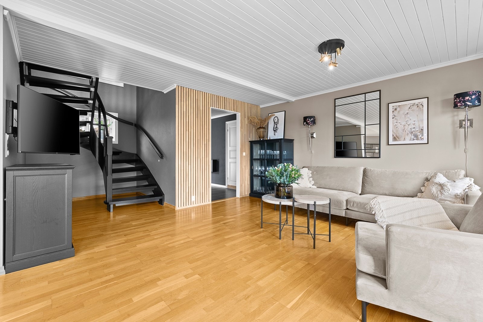 Stue med moderne preg og fargevalg Galleribilde