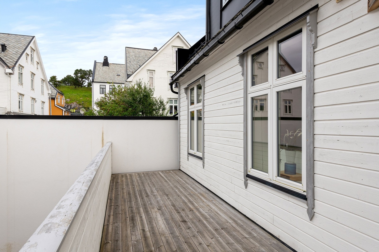Felles veranda mot bakgård Galleribilde