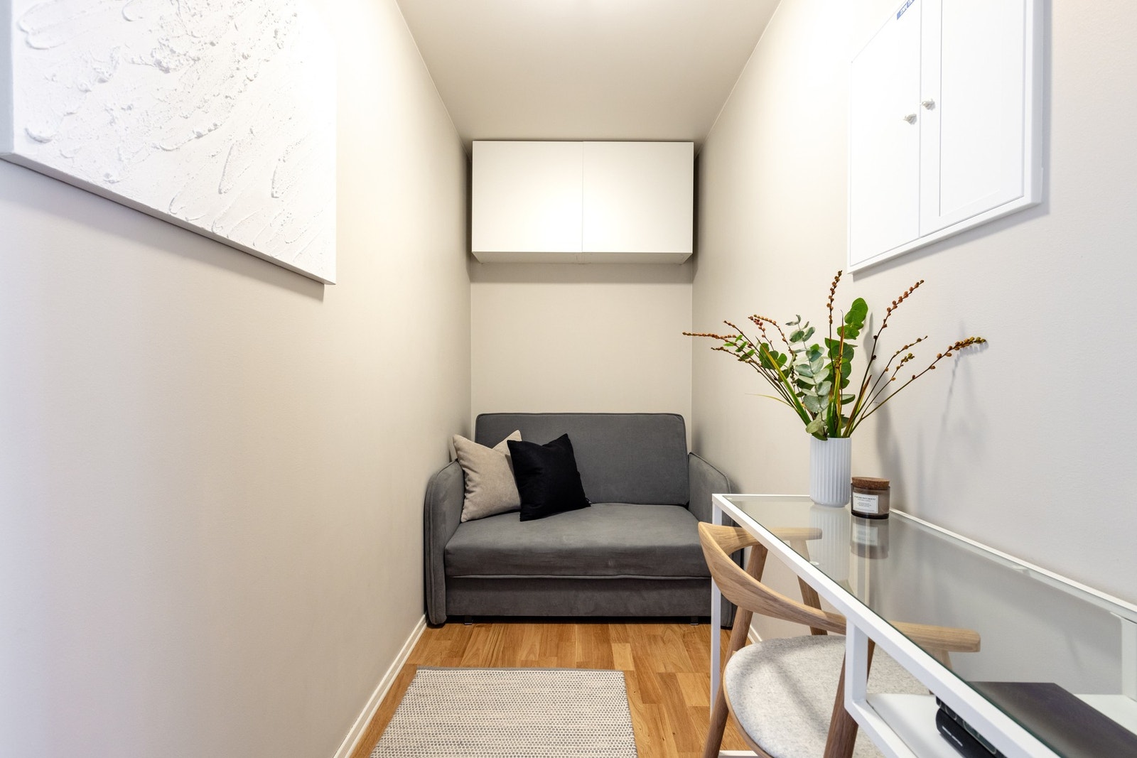 Boligen har en innvendig bod som eier i dag benytter som gjestealkove med sovesofa samt kontor. Galleribilde