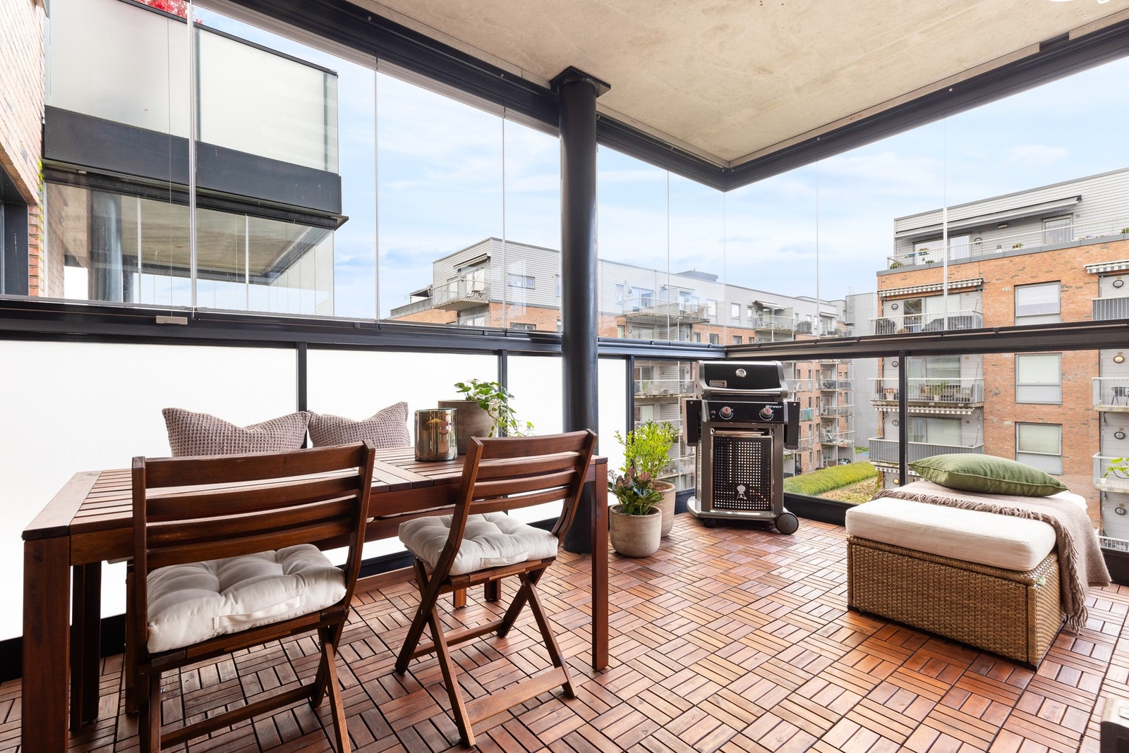 Cecilia Johansen og Silje Dammen ved EIE Løren har gleden av å ønske velkommen til Freserveien 12! Galleribilde