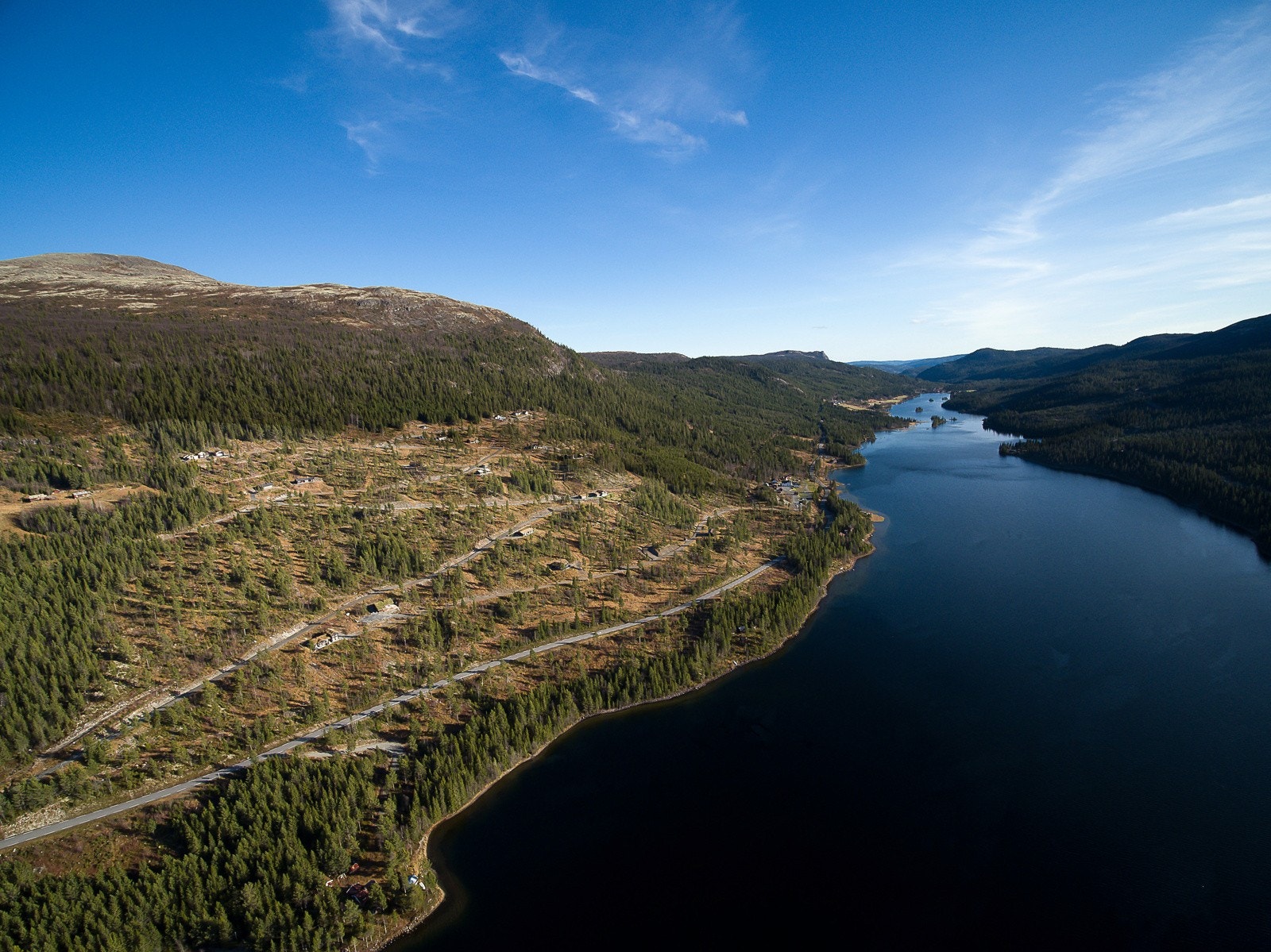 Området byr på vestvendte eiertomter med meget tiltalende og solrik beliggenhet, og ikke minst med panoramautsikt over Espedalsvatnet. Galleribilde