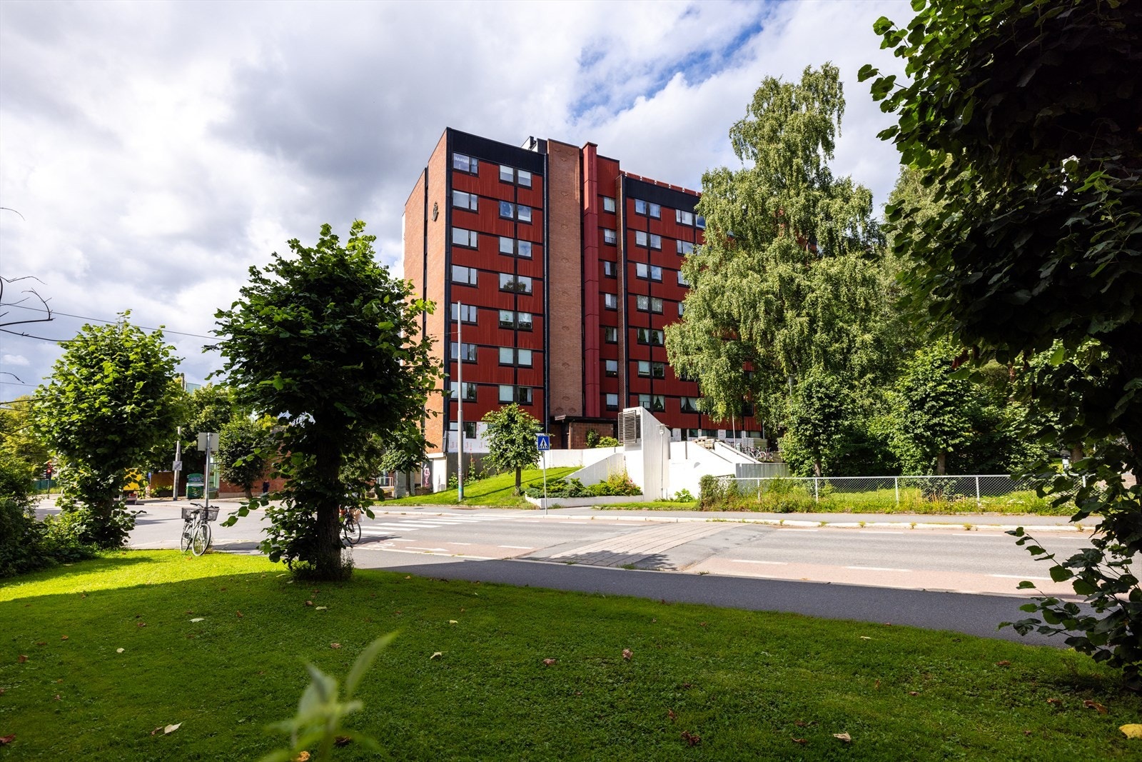 Fasadene pusses nå opp. Noen av oppgangene bortenfor er ferdige Galleribilde
