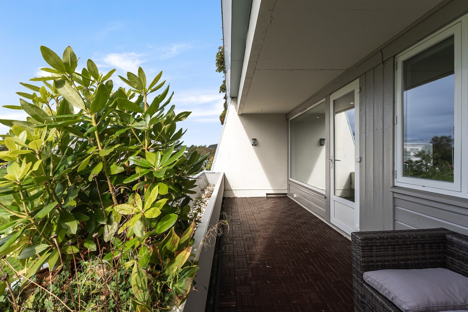 Sør-vestvendt altan på 14 m² med utgang fra stue Galleribilde