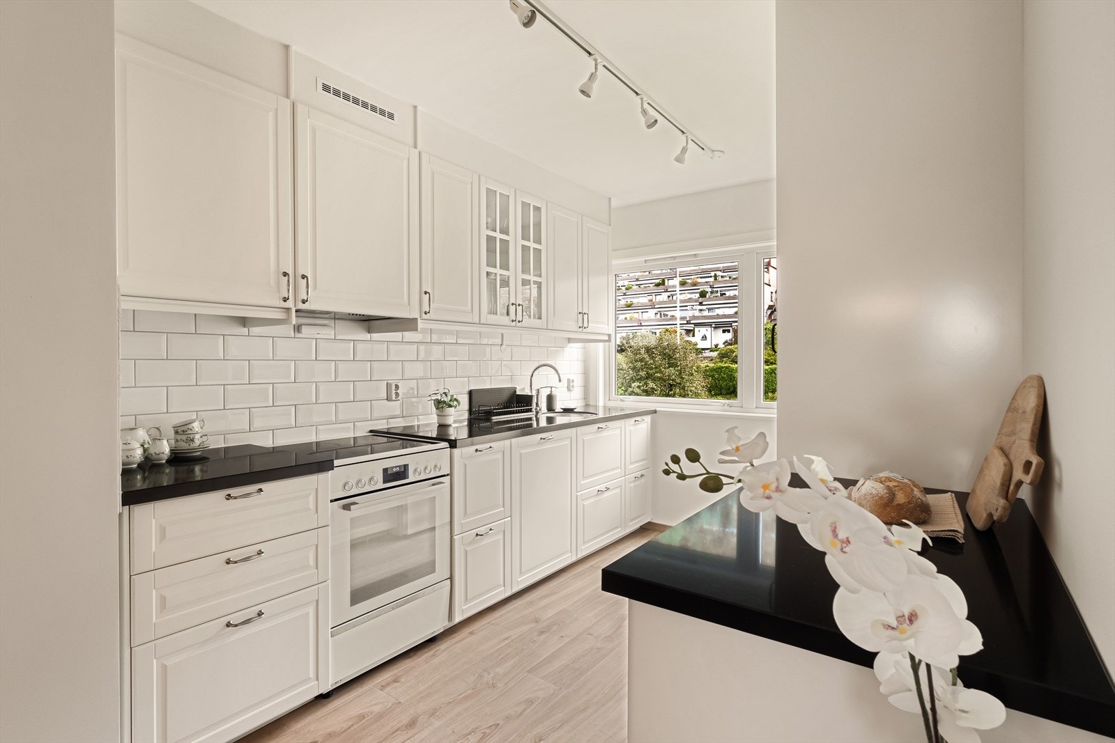 Ikea kjøkkeninnredning med profilerte fronter Galleribilde