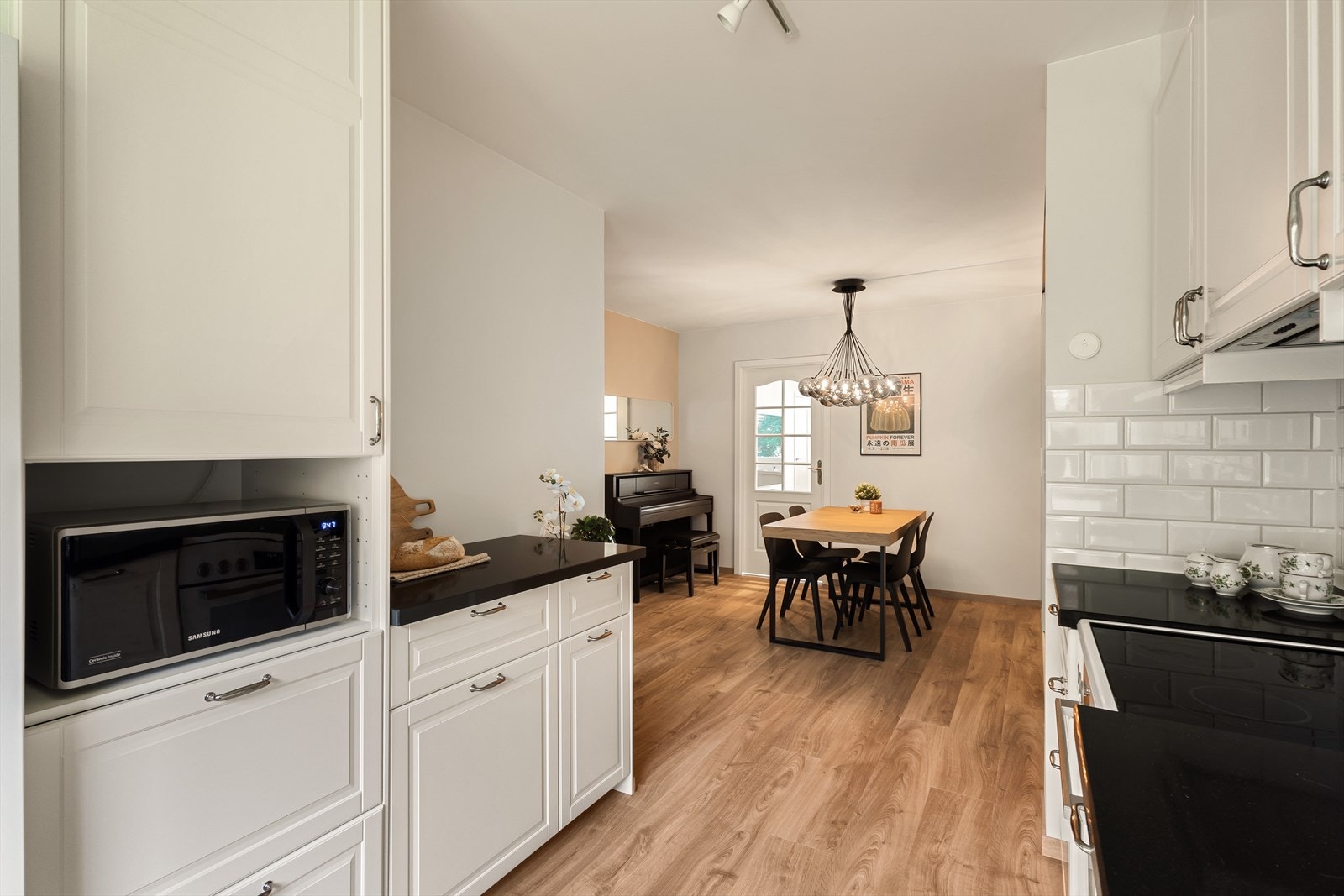 Praktiske fliser over benkeplaten Galleribilde