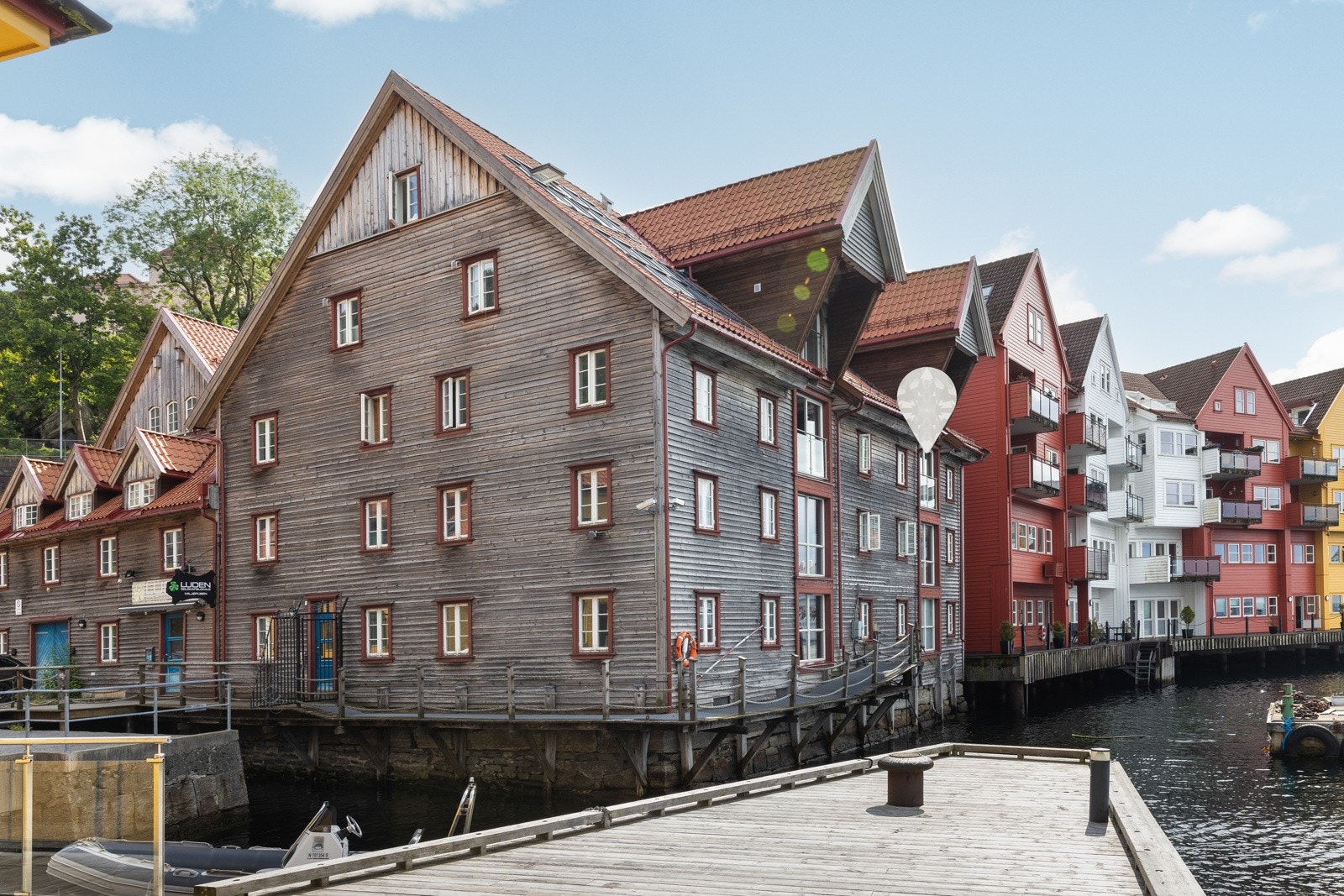 Leiligheten ligger fint til i byggets 3.etasje! Galleribilde