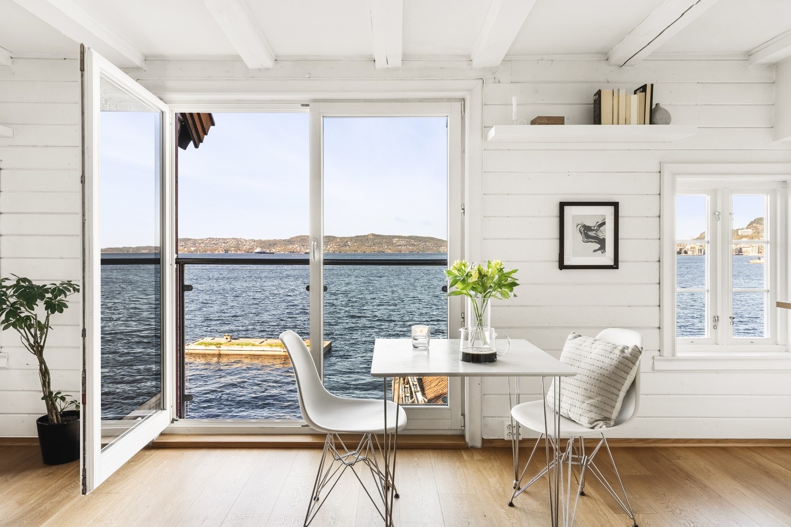 EIE eiendomsmegling har gleden av å presentere Skuteviksbodene 24 v/ Simon Aasen. Galleribilde