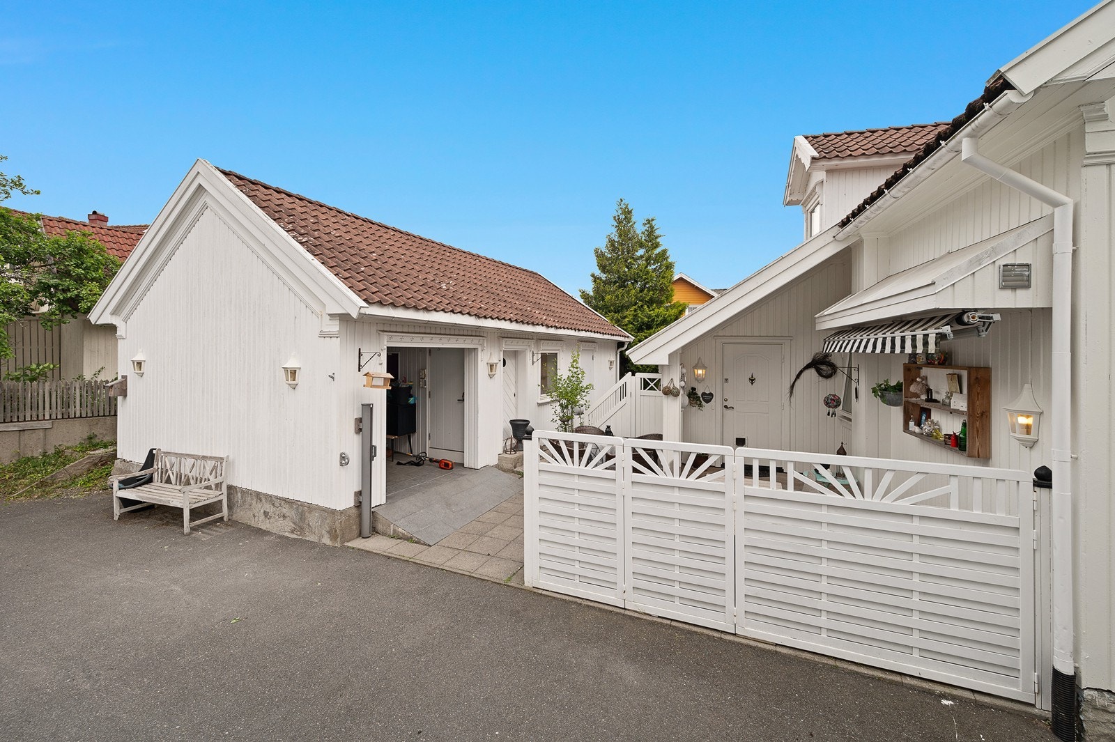 Koselig bakgård. Galleribilde