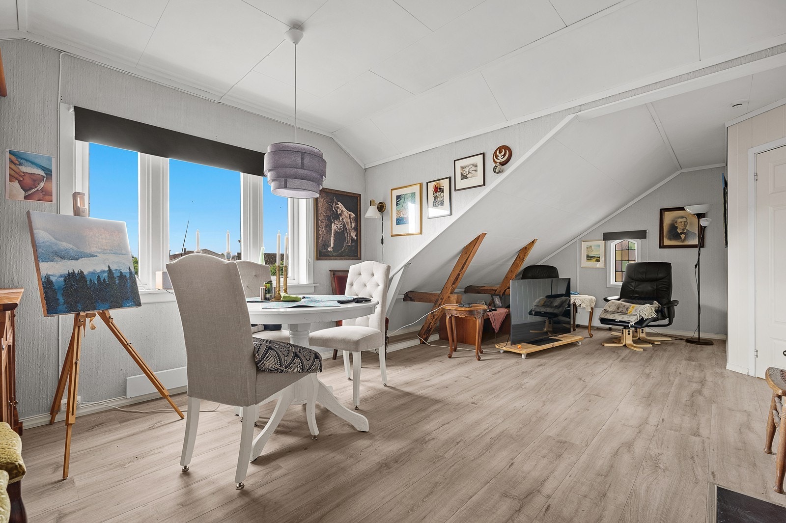 Lys og fin stue i 2 etg Galleribilde