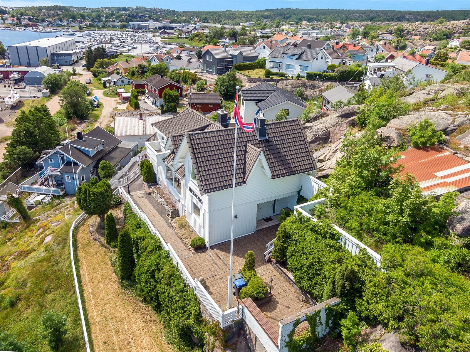 Det er i dag kun en liten andel av tomtearealet som er opparbeidet. Galleribilde