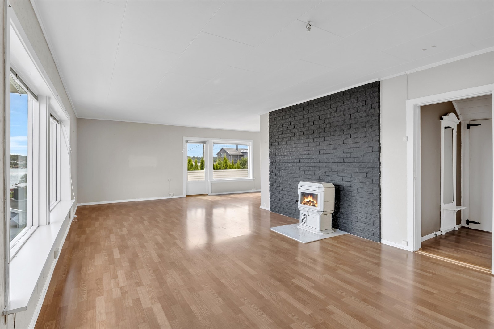 Stedvise oppgraderinger og utbedringer må påregnes. Boligen har imidlertid et stort potensial. Galleribilde