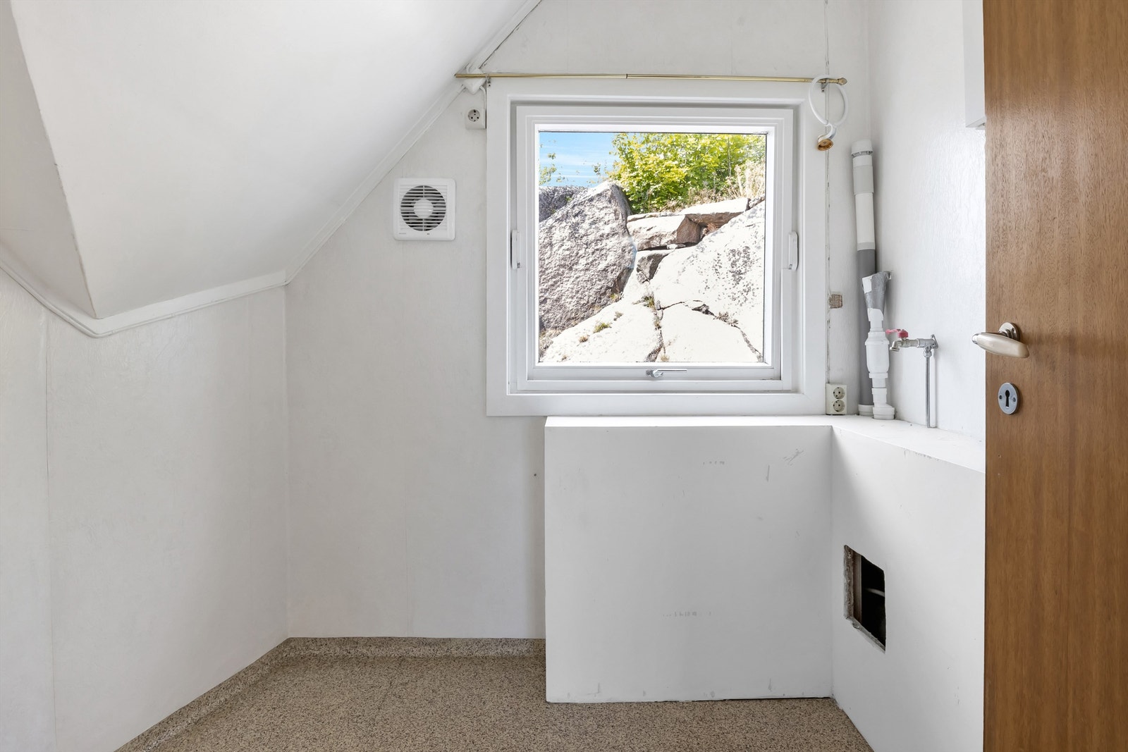 Vaskerommet er i sin helhet gitt TG 2 og bør påregnes oppgradert i overskuelig fremtid. Galleribilde