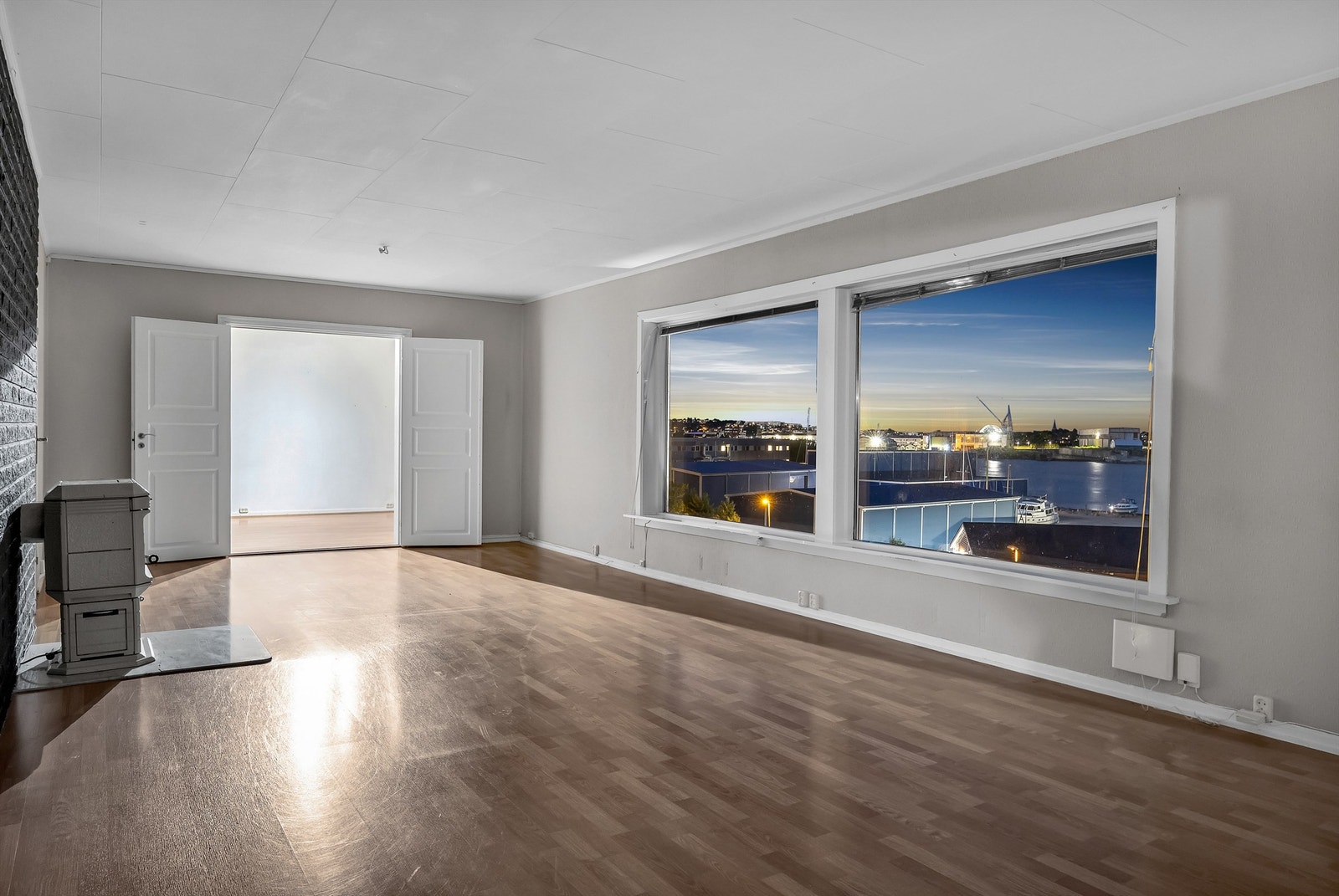 I nordøstlig retning sees blant annet sentrum og Værste. Galleribilde