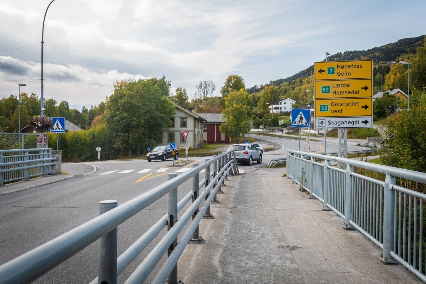 Fra Gol sentrum kjører du mot Golsfjellet vest Galleribilde