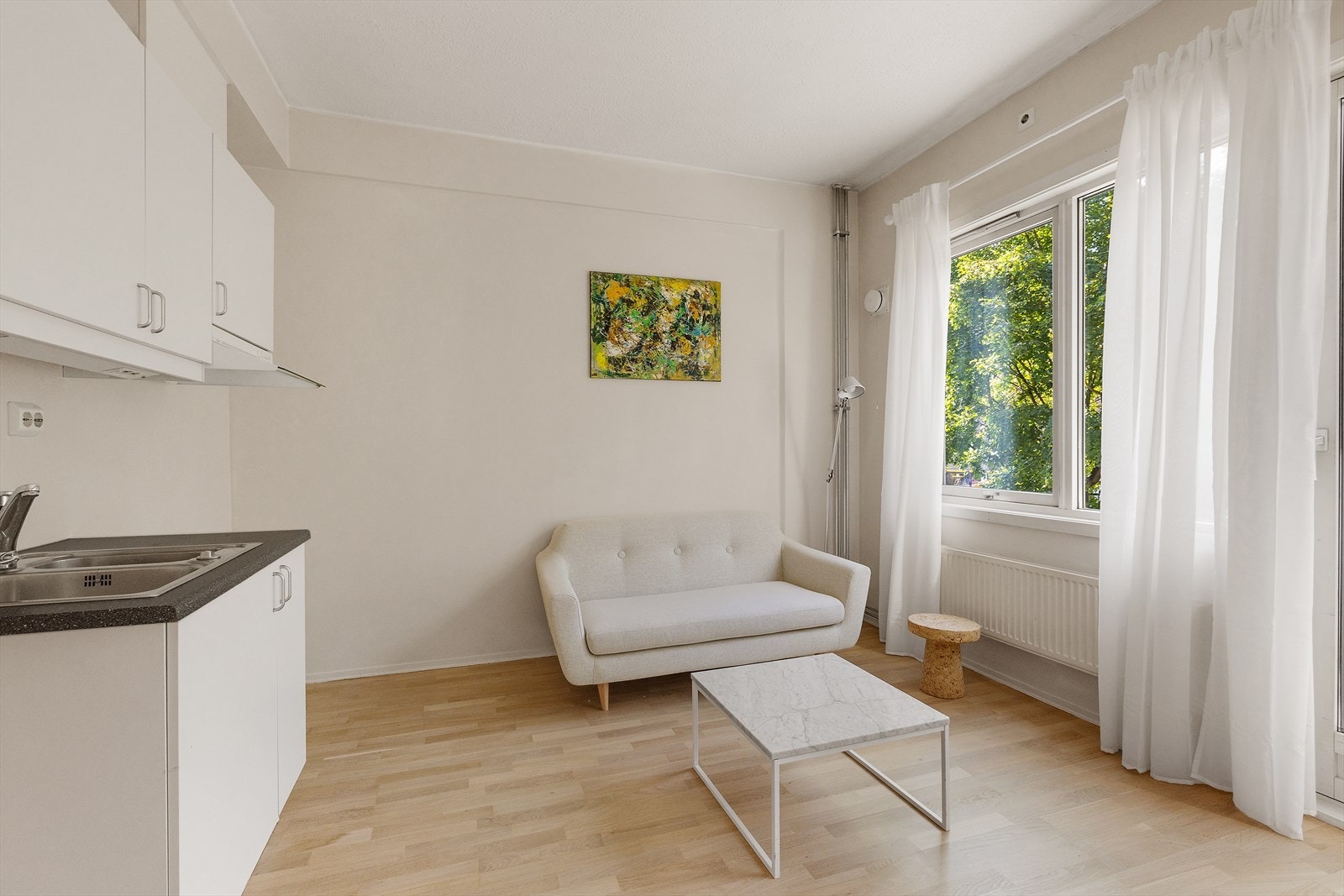 Boligen er malt i nøytrale farger slik at du kan enkelt kan sette ditt preg på den. Galleribilde