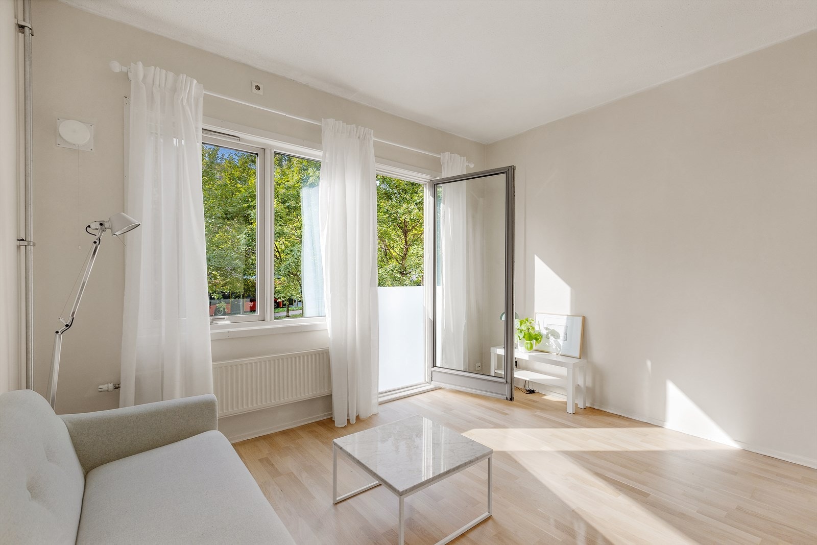 Dette er en pen og innholdsrik 1-roms med attraktiv beliggenhet på Kiellands plass. Galleribilde