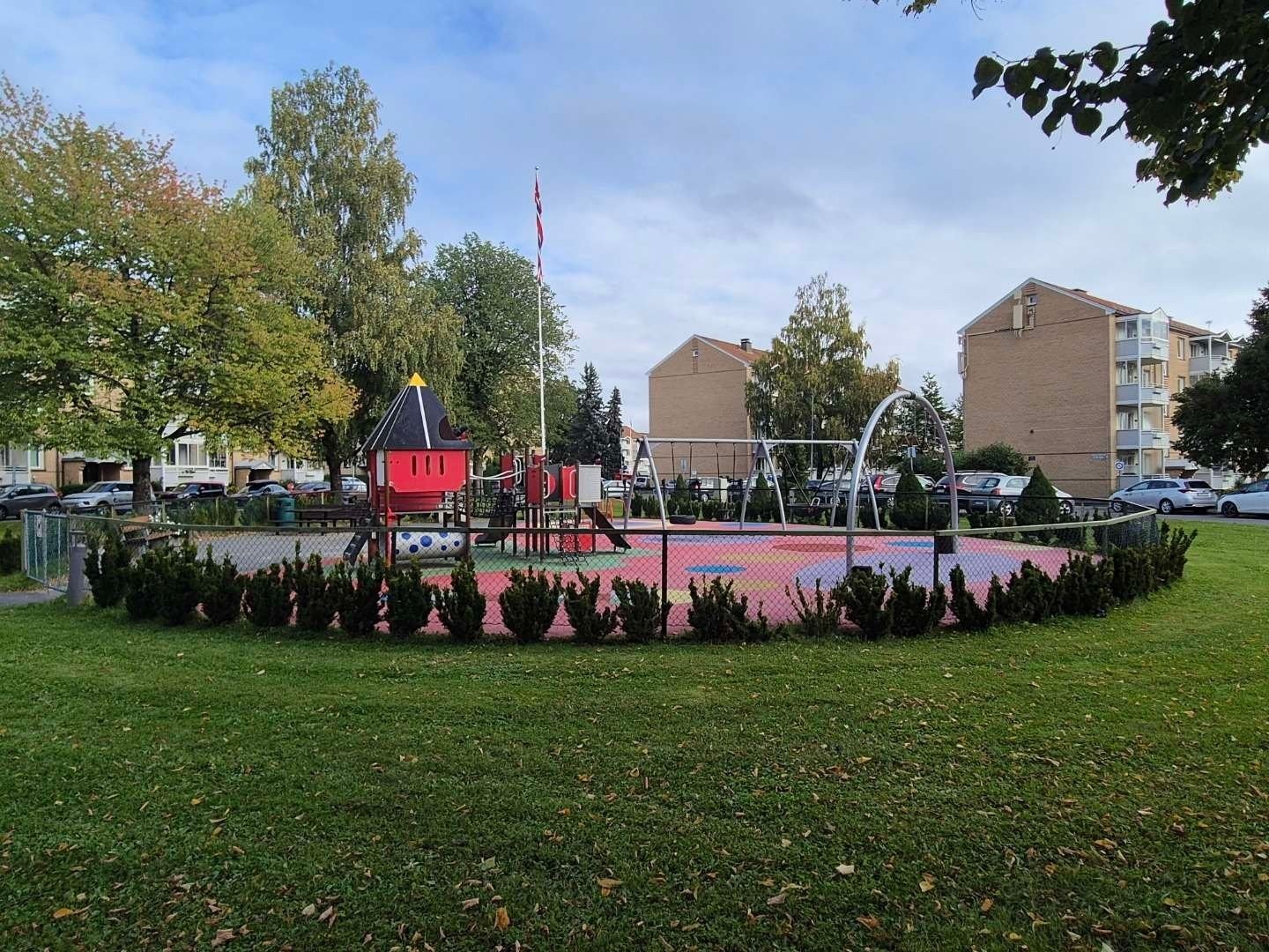 Det er en flott lekeplass for de små rett på utsiden. Galleribilde