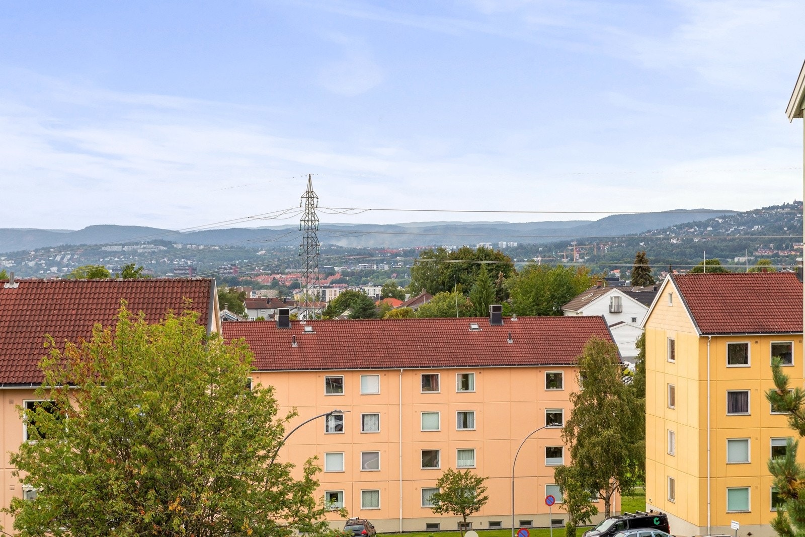 Fra alle vinduene i leiligheten har du sjeldent god utsikt. Galleribilde