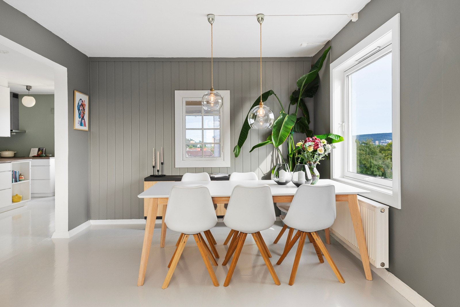 Fyring, varmtvann og internett fra Telia er inkludert i felleskostnadene. Galleribilde
