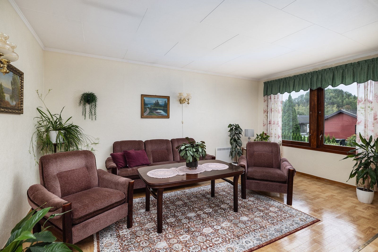 Den åpne planløsningen gjør det enkelt å skape ulike soner for både avslapning og sosiale sammenkomster. Galleribilde