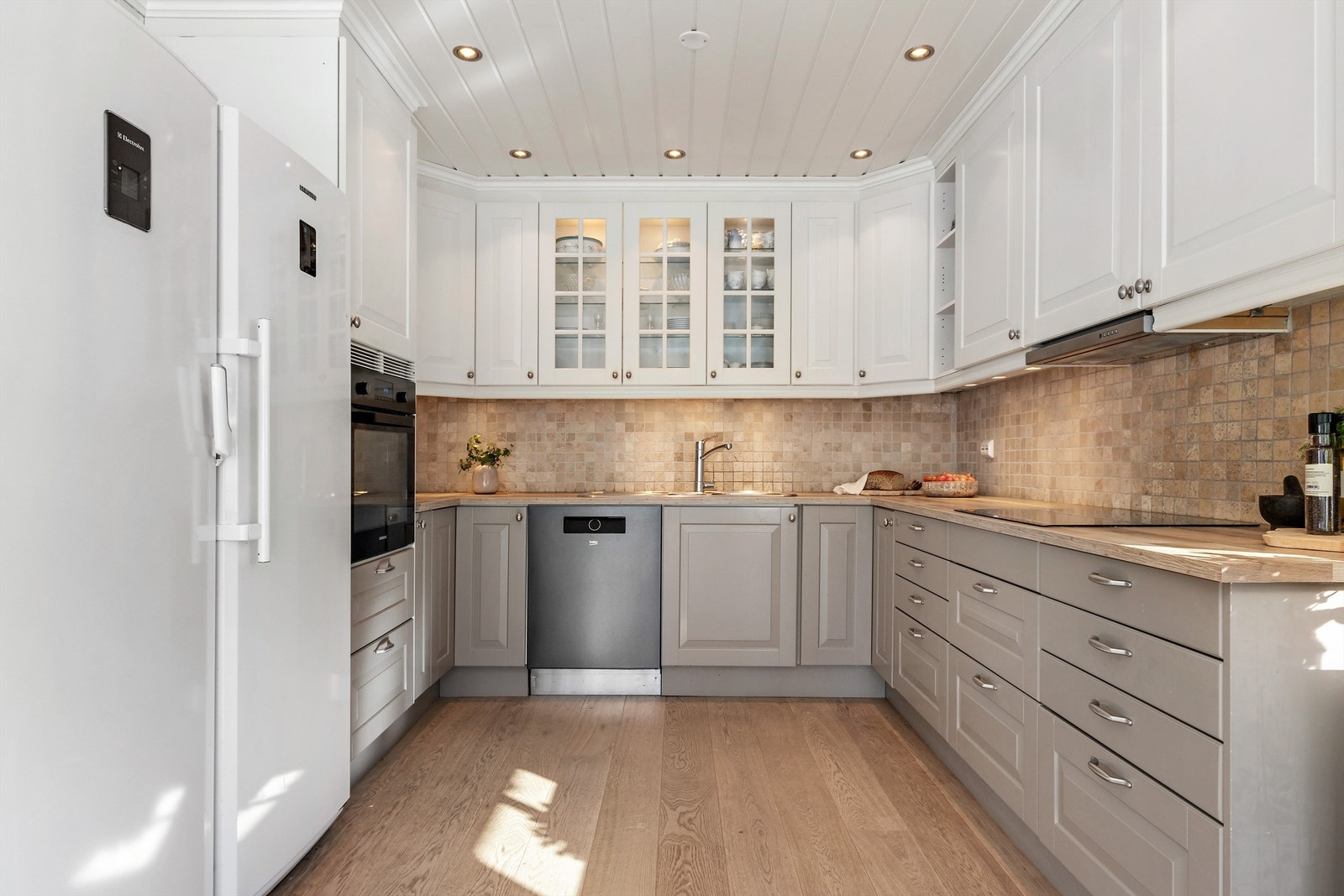 Stue og kjøkken er i en åpen løsning Galleribilde