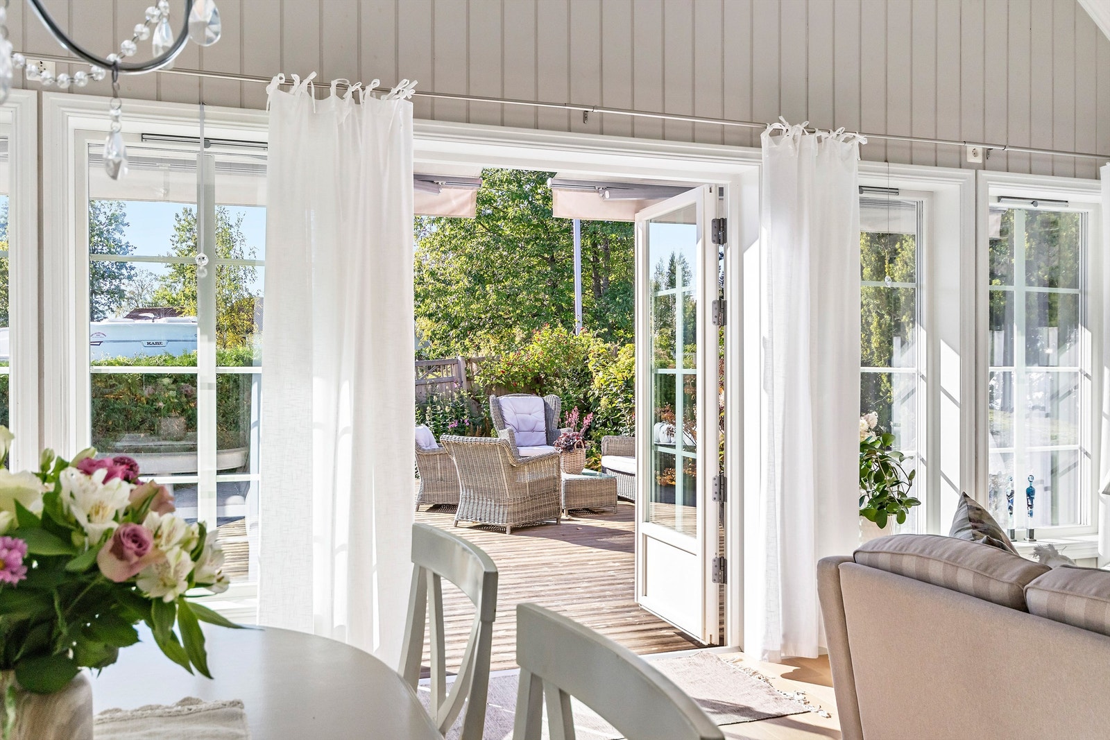 Fra stuen er det utgang til markterrasse Galleribilde