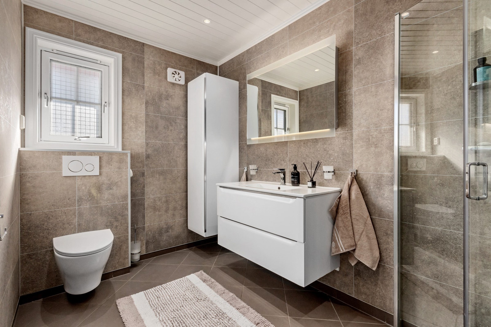 Boligen har to bad Galleribilde