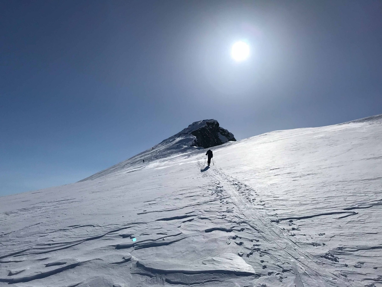 Snart på toppen av Nautgardstind! Flott påsketur på rando eller fjellski. Galleribilde