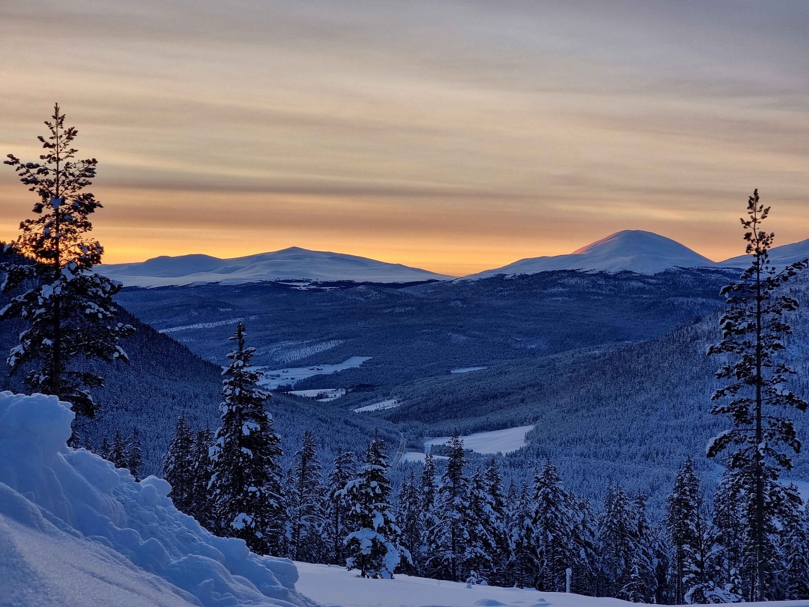 Nydelige solnedganger i vest Galleribilde