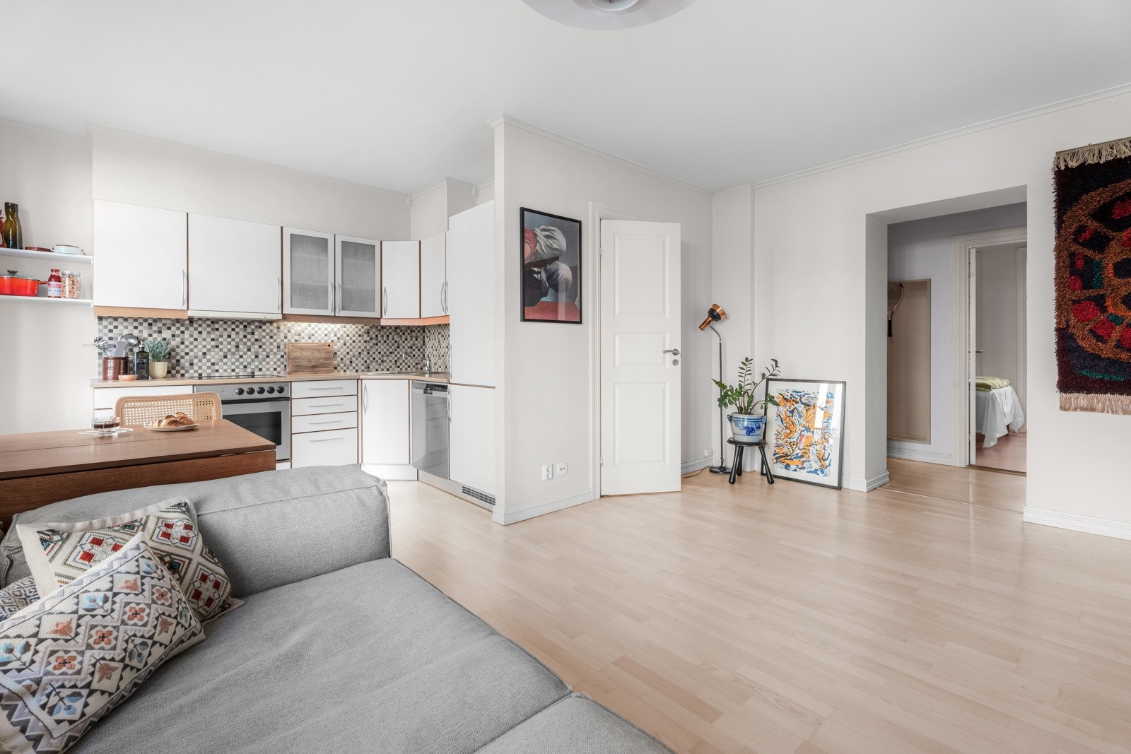 Leiligheten er belagt med parkettgulv. Galleribilde
