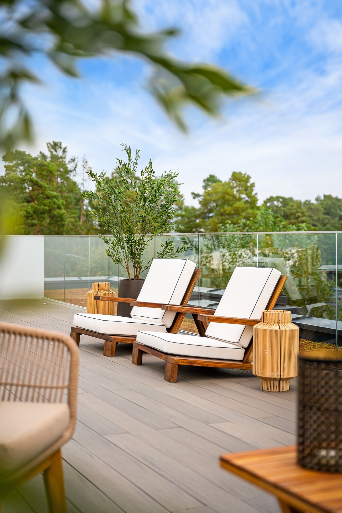 Nyt varme sommerdager på en skjermet og privat takterrasse. Galleribilde