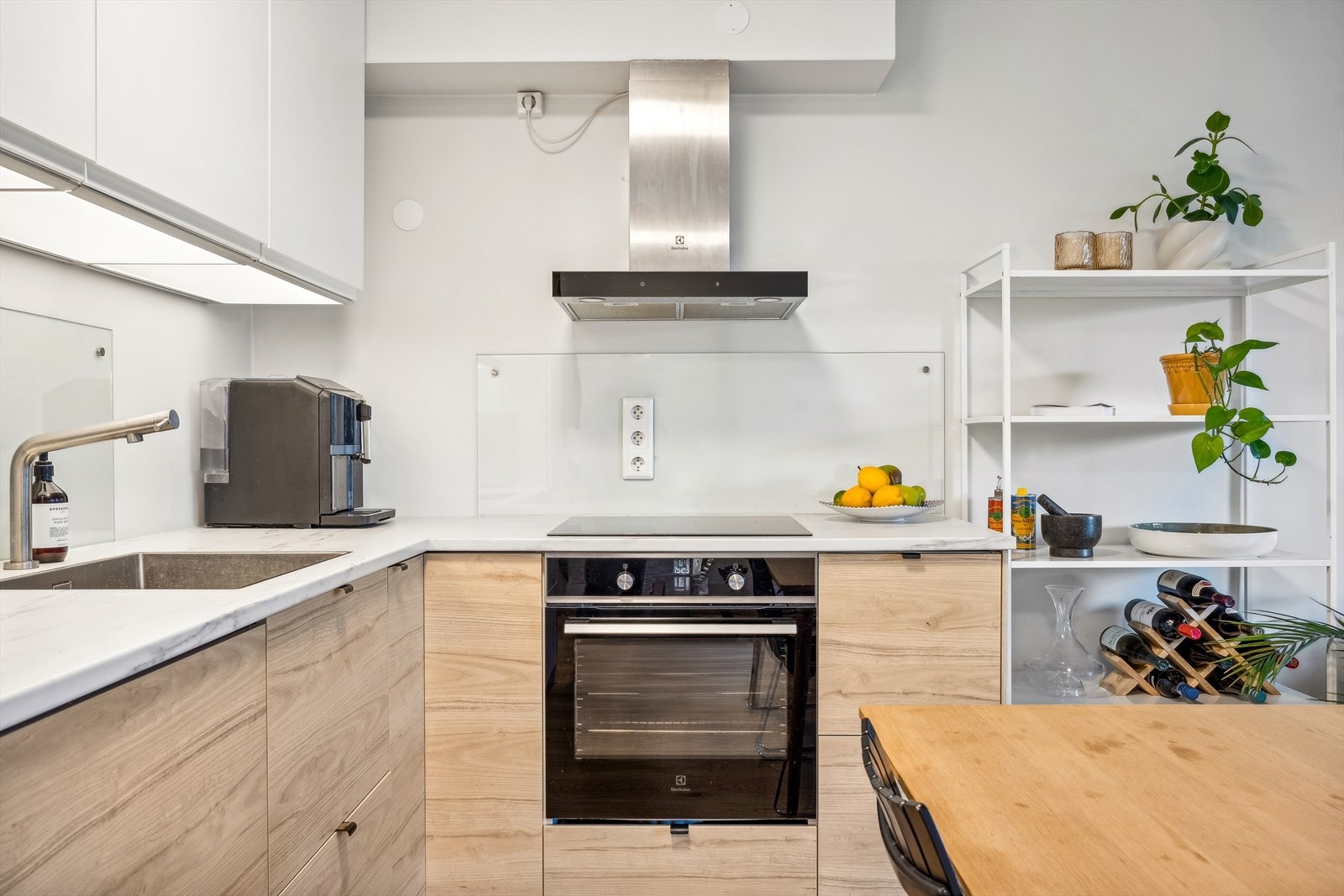 Vedrørende hvitevarer - se pkt. løsøre og tilbehør i salgsoppgaven. Galleribilde