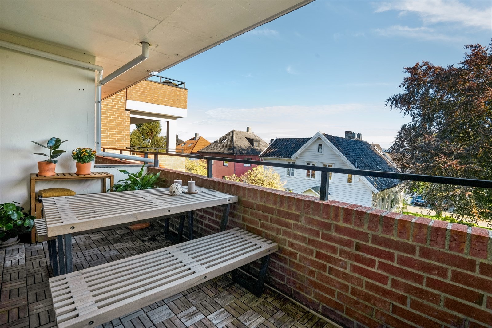 Utgang til en herlig, usjenert balkong med brukareal på 9 kvm. Galleribilde