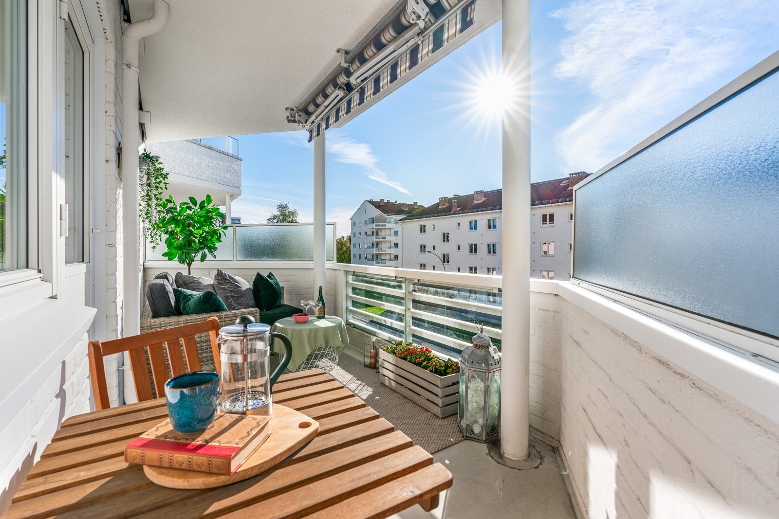 En lekker 3-roms med balkong, fyring inkludert og moderne kjøkken fra 2020 Galleribilde