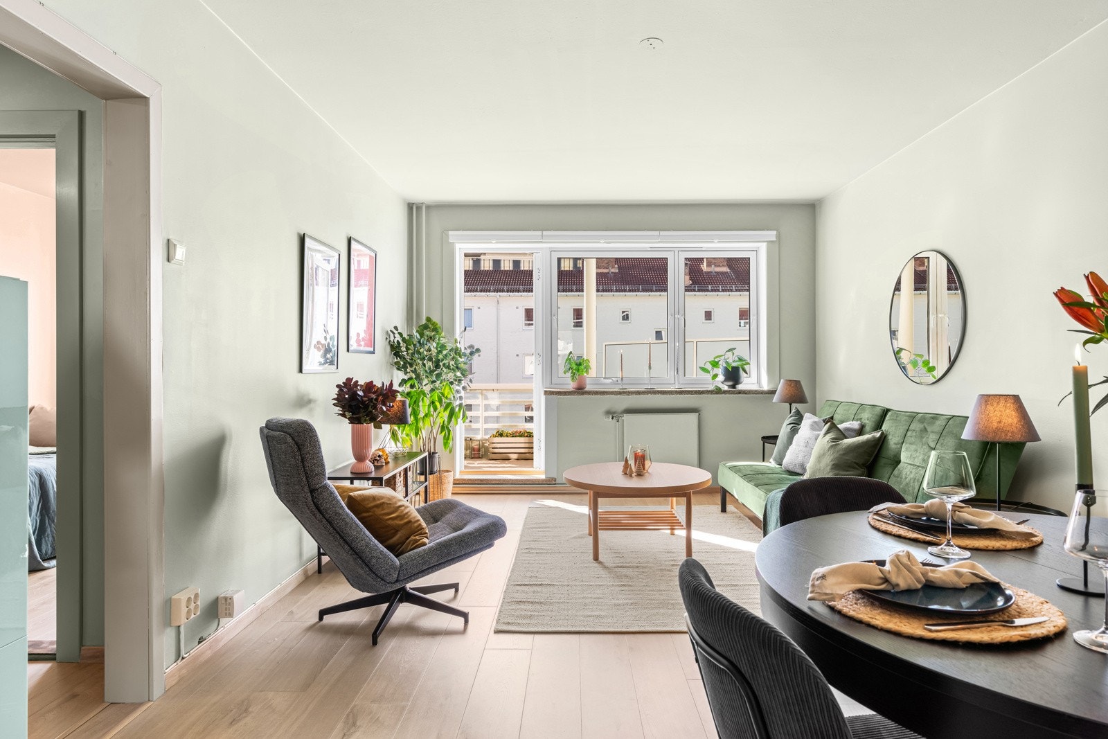 Fra stuen er det utgang til en vestvendt balkong på ca. 9kvm Galleribilde